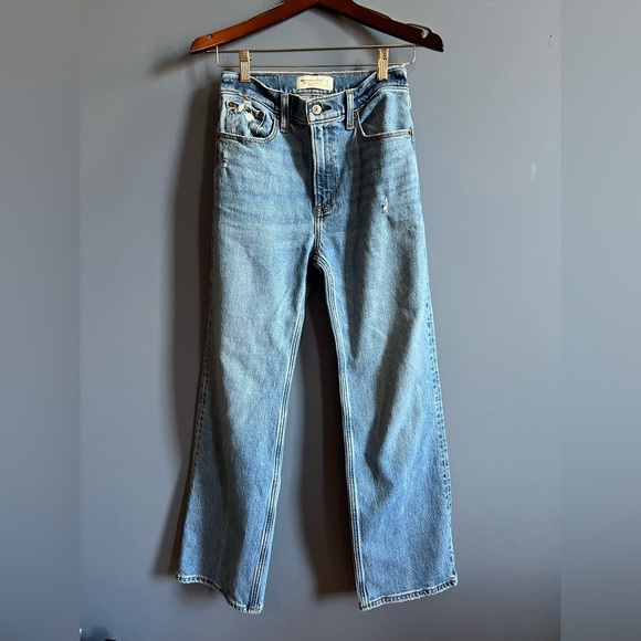 Abercrombie & Fitch High Rise 90s Relaxed Jean - Picture 4 of 4